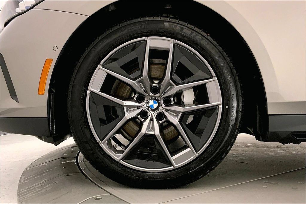 Used 2026 BMW 530i xDrive w/ Premium Package AWD/4WD image 9