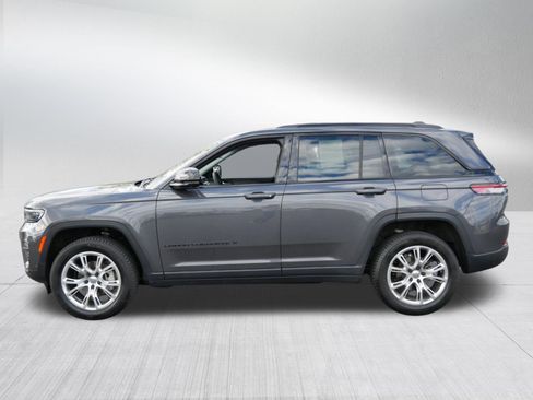 Used 2023 Jeep Grand Cherokee Limited w/ Luxury Tech Group II AWD/4WD image 4