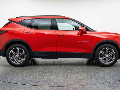 Used 2025 Chevrolet Blazer LT FWD image 11