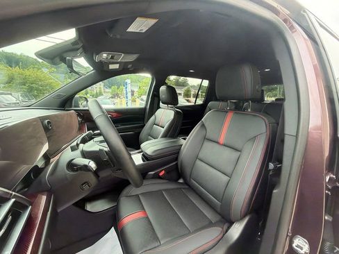 Used 2025 Chevrolet Traverse RS w/ LPO, Floor Liner Package AWD/4WD image 36