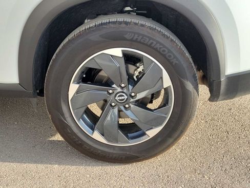 Used 2025 Nissan Rogue SV AWD/4WD image 12
