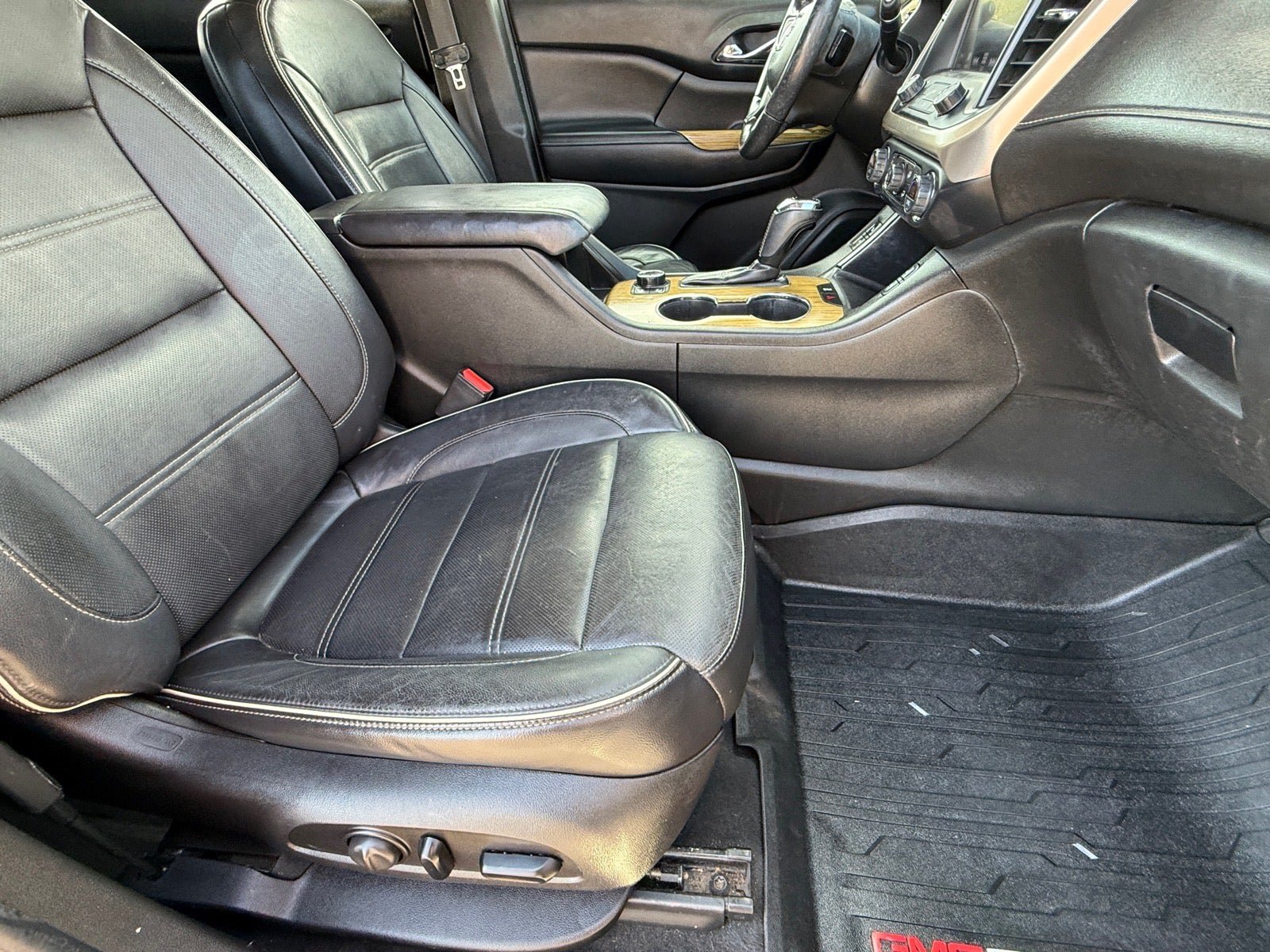 Used 2017 GMC Acadia Denali w/ Technology Package AWD/4WD image 10