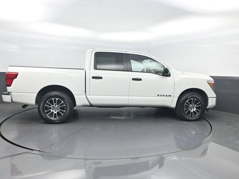 Used 2022 Nissan Titan SV AWD/4WD image 37