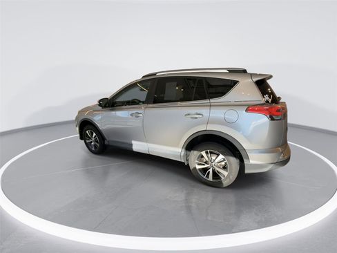 Used 2017 Toyota RAV4 XLE w/ All Weather Liner Package AWD/4WD image 4