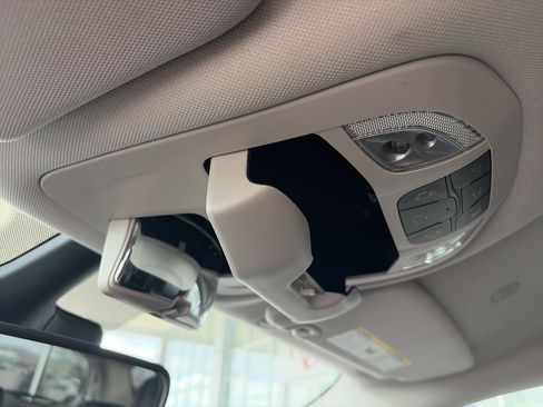 Used 2024 Chrysler Pacifica Touring-L image 40