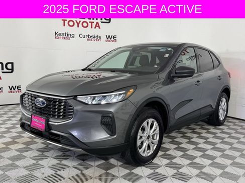 Used 2025 Ford Escape Active AWD/4WD image 9