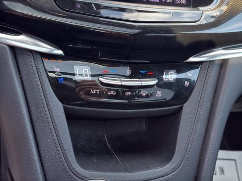 Used 2020 Cadillac XT6 Premium Luxury w/ Platinum Package AWD/4WD image 16