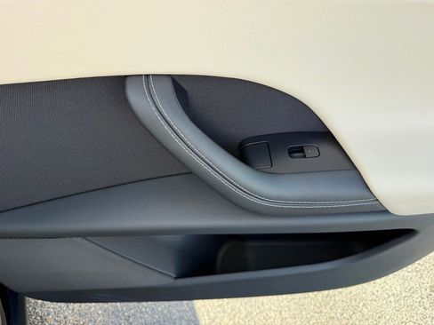 Used 2023 Tesla Model X image 39