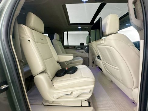 Used 2024 Cadillac Escalade ESV Sport Platinum w/ LPO, ONYX Package AWD/4WD image 28