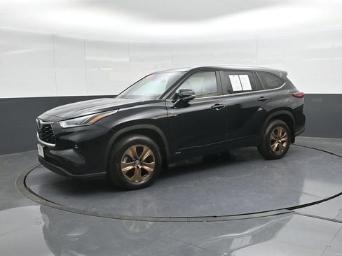 Used 2023 Toyota Highlander Bronze Edition image 7