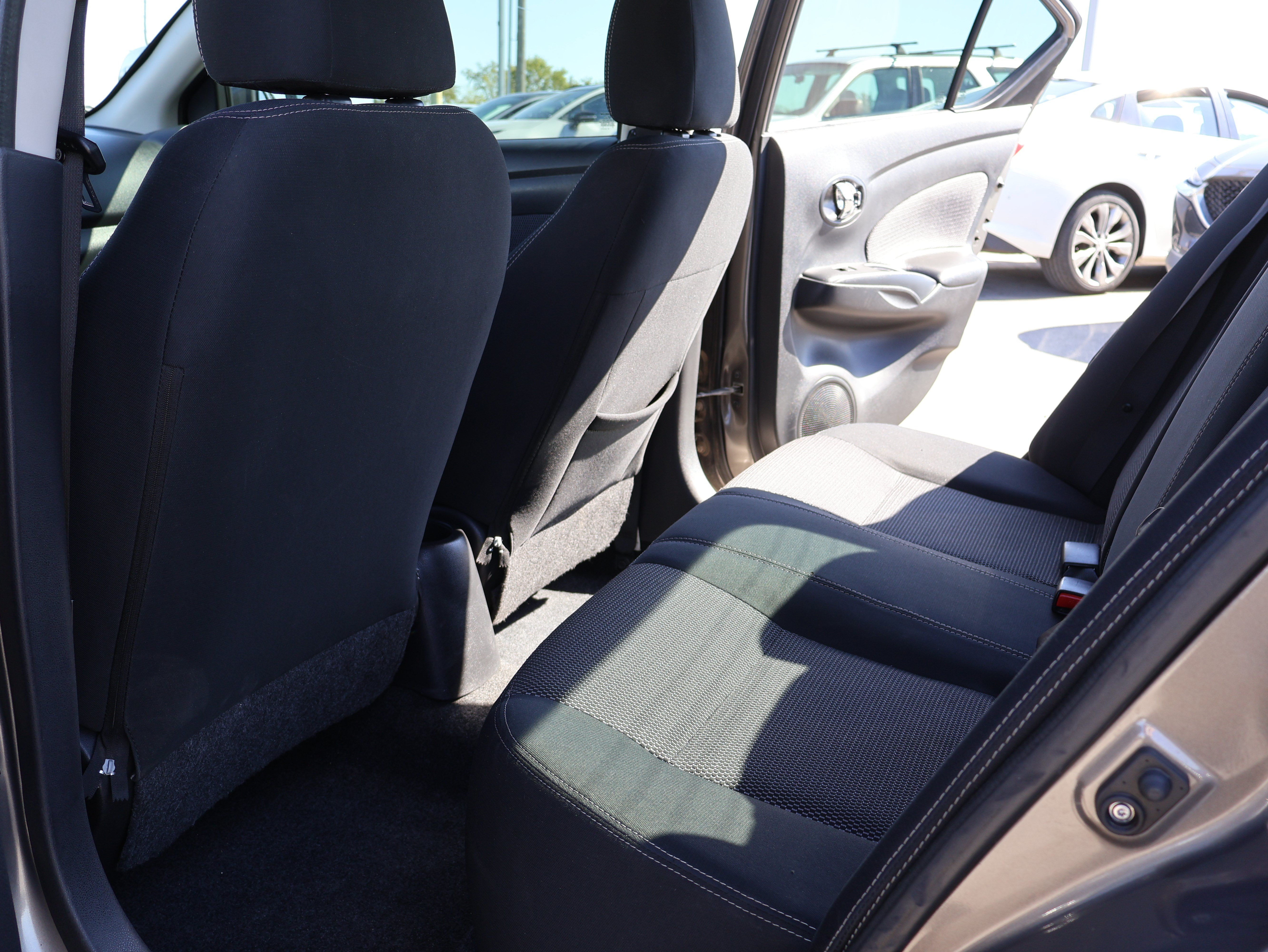 Used 2015 Nissan Versa SV FWD image 12
