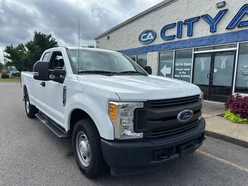Used 2017 Ford F250 XL w/ Power Equipment Group RWD image 2