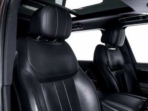 Used 2023 Land Rover Range Rover Long Wheelbase SE image 51