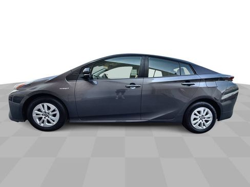 Used 2018 Toyota Prius One FWD image 5