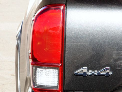 Used 2020 Toyota Tacoma SR5 w/ Technology Package image 10