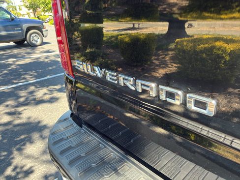 Used 2024 Chevrolet Silverado 1500 Custom Trail Boss AWD/4WD image 11