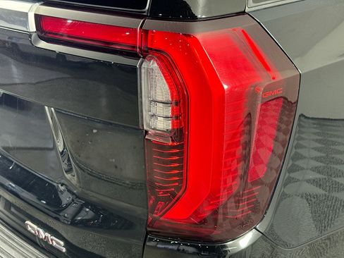 Used 2025 GMC Yukon XL Denali AWD/4WD image 32