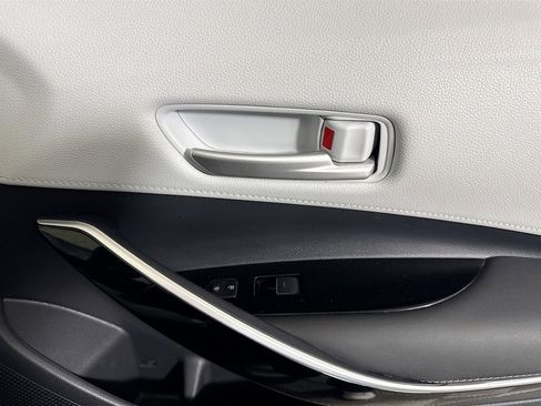 Used 2021 Toyota Corolla XSE image 31