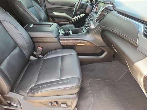 Used 2019 Chevrolet Tahoe LT w/ Luxury Package AWD/4WD image 28