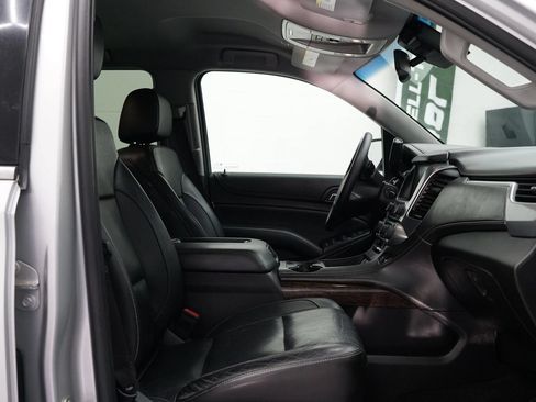 Used 2017 Chevrolet Suburban LT RWD image 29