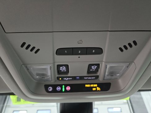 Certified 2023 GMC Acadia SLT w/ Technology Package image 16