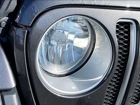 Used 2019 Jeep Wrangler Unlimited Sahara w/ Uconnect 4C Nav & Sound Group AWD/4WD image 30