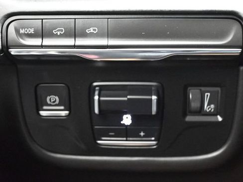 Used 2021 Cadillac Escalade Premium Luxury Platinum RWD image 28