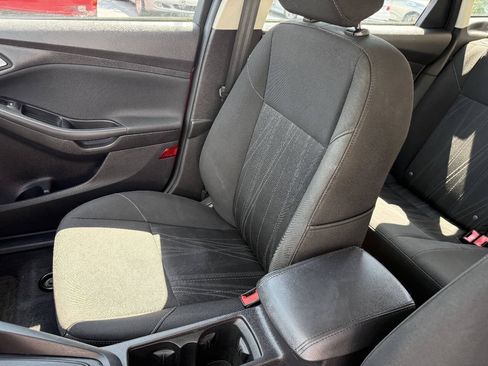 Used 2015 Ford Focus SE w/ SE Sport Package FWD image 10