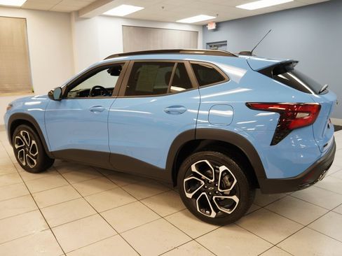 Used 2024 Chevrolet Trax RS w/ Sunroof Package image 8