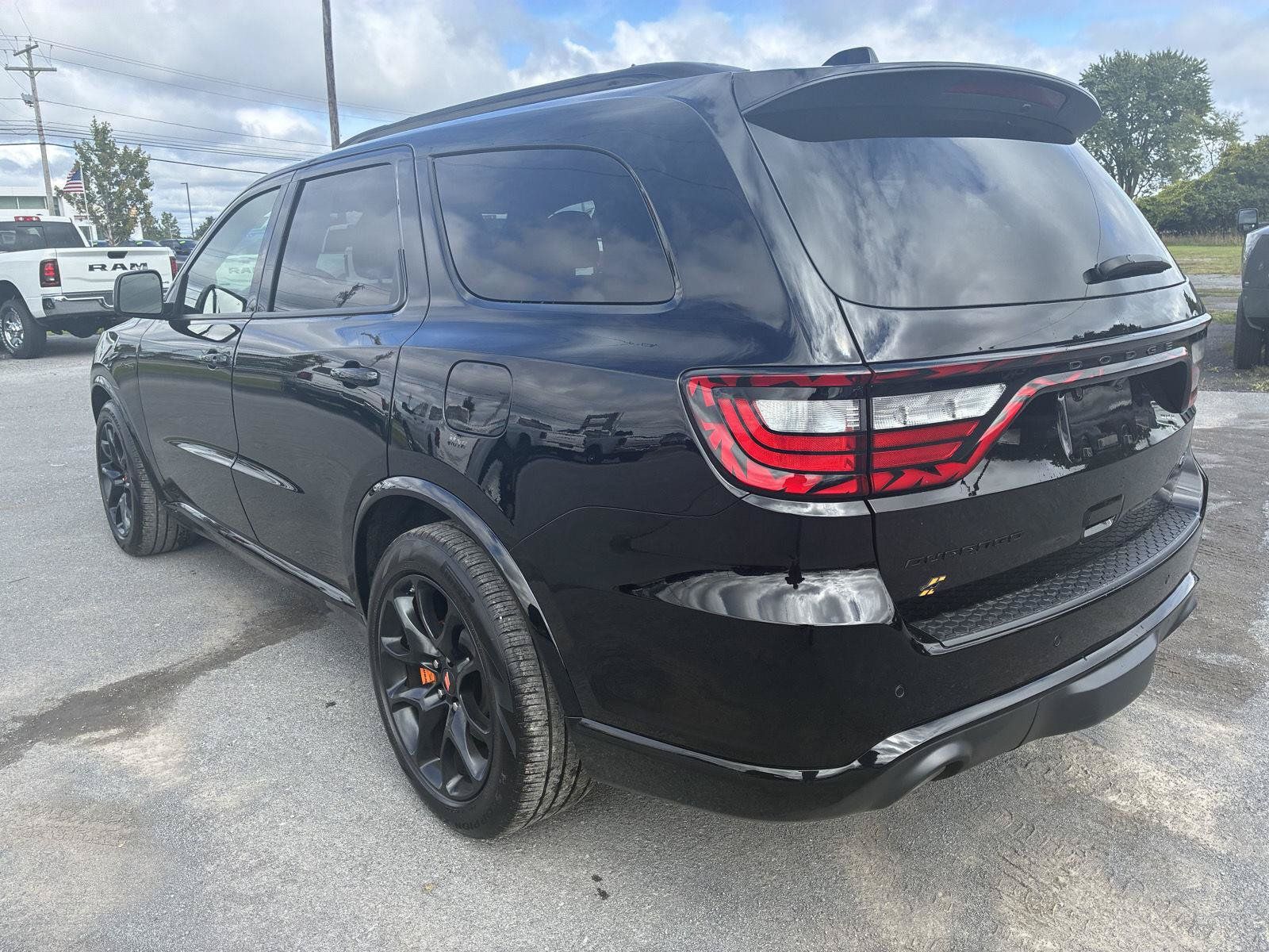 Used 2023 Dodge Durango R/T w/ Hemi Orange Plus Package AWD/4WD image 5