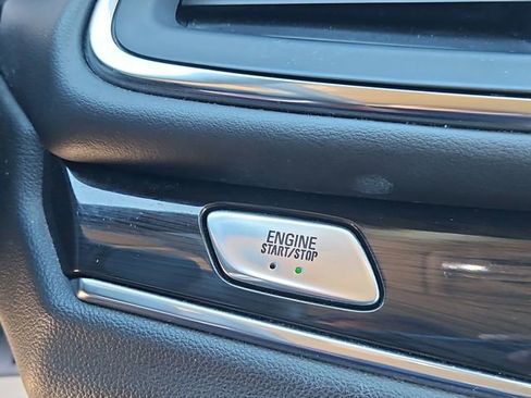 Used 2021 Buick Enclave Essence image 29