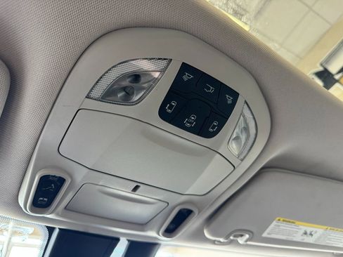 Used 2019 Chrysler Pacifica Limited image 39