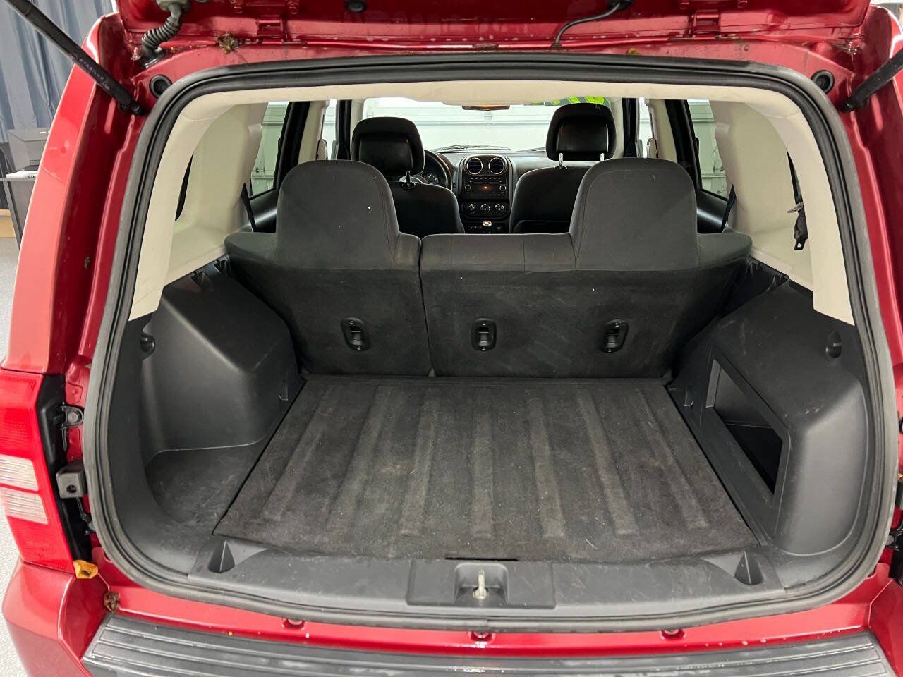 Used 2012 Jeep Patriot Latitude AWD/4WD image 12