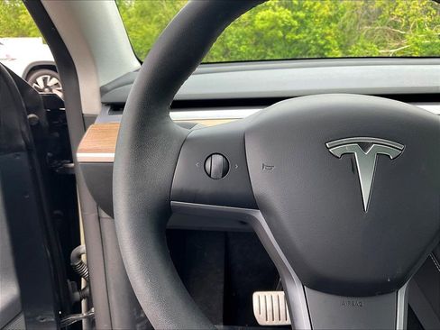Used 2022 Tesla Model Y Performance AWD/4WD image 11