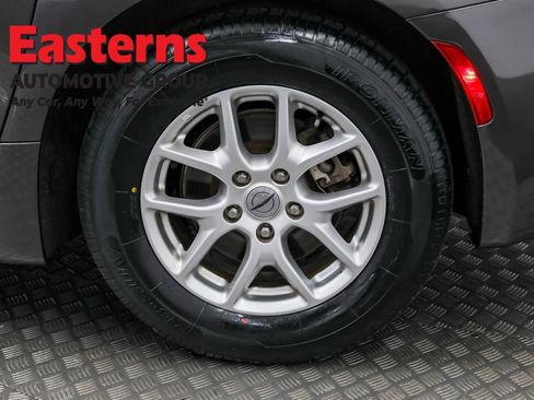 Used 2023 Chrysler Voyager LX image 34