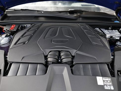 New 2025 Porsche Cayenne GTS image 31