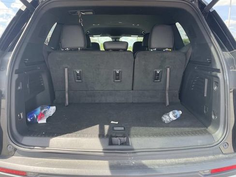 Used 2026 GMC Acadia Elevation w/ Elevation Premium Package FWD image 8