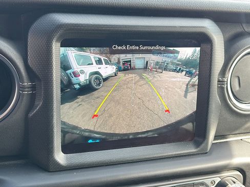 Used 2022 Jeep Wrangler Unlimited Sahara w/ Cold Weather Group image 28