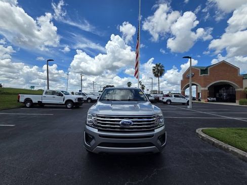 Used 2020 Ford Expedition XLT w/ Equipment Group 201A AWD/4WD image 3