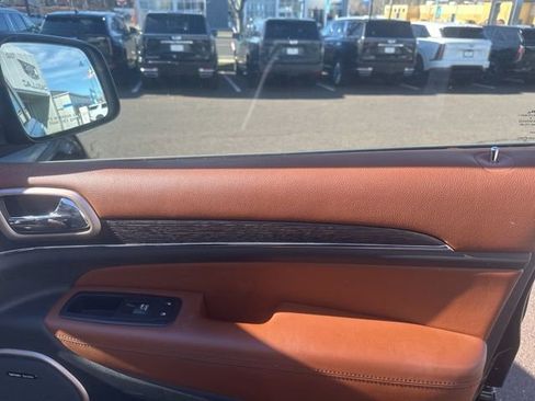 Used 2017 Jeep Grand Cherokee Summit w/ Platinum Series Group image 19