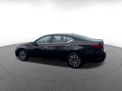 Used 2025 Nissan Altima 2.5 SV image 9