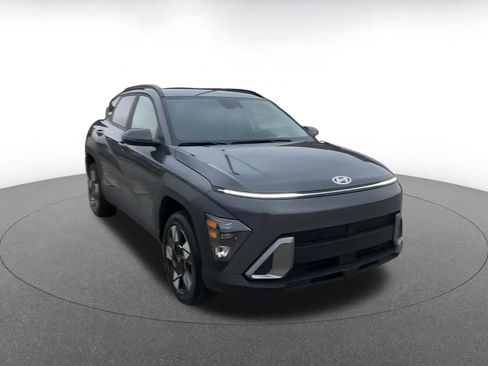 Used 2025 Hyundai Kona SEL image 3