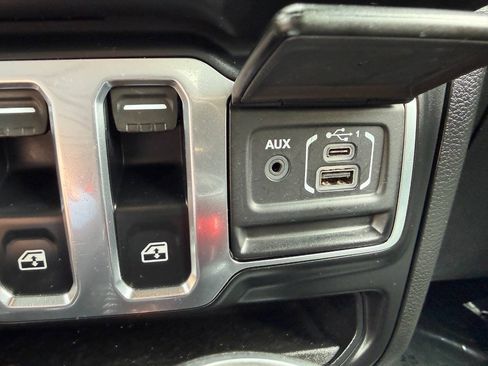 Used 2020 Jeep Wrangler Sport AWD/4WD image 43
