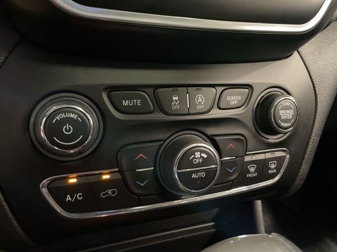 Used 2021 Jeep Cherokee Latitude Lux 80th Anniv w/ Quick Order Package 2YU 80th FWD image 29