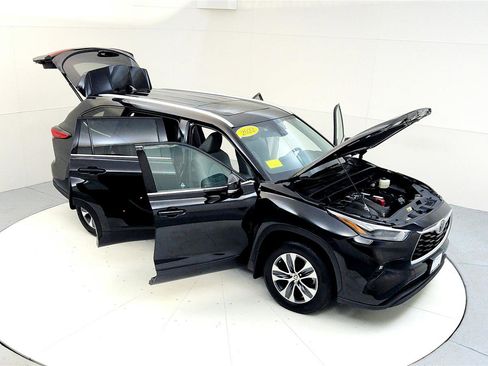 Certified 2022 Toyota Highlander XLE image 24