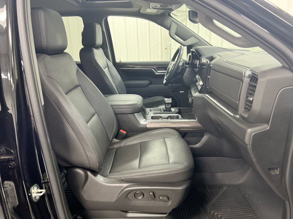 Used 2023 Chevrolet Silverado 1500 LTZ w/ LTZ Convenience Package II AWD/4WD image 23