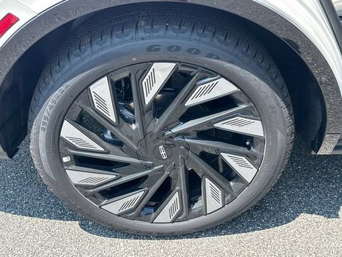 New 2026 Lincoln Nautilus Reserve AWD/4WD image 18