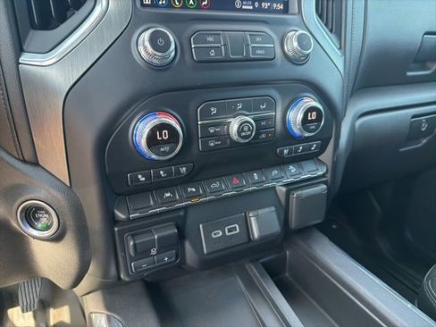 Used 2022 GMC Sierra 1500 Denali w/ Technology Package AWD/4WD image 18
