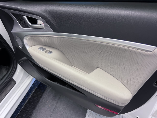 Used 2022 Genesis G70 2.0T w/ Prestige Package RWD image 11