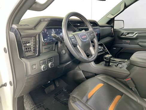Used 2024 GMC Sierra 1500 AT4 w/ AT4 Preferred Package image 9